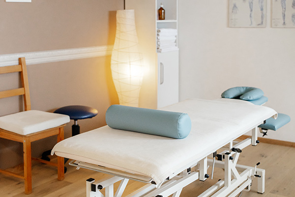 Massagetisch für Akupunktmassage nach Penzel